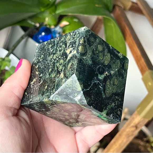 🖤Kambaba Crocodile Jasper Crystal Floating Cube🖤 - Picture 4 of 4